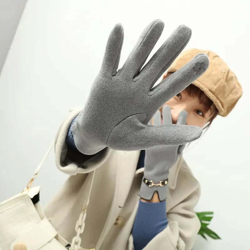 Kerenza - Touchscreen Compatible Plush Gloves with Chic Chain Design