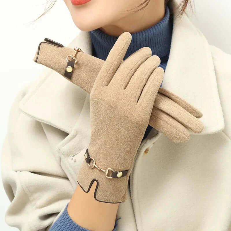Kerenza - Touchscreen Compatible Plush Gloves with Chic Chain Design