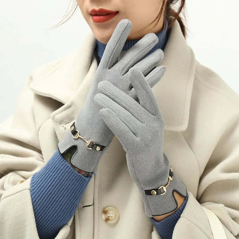 Kerenza - Touchscreen Compatible Plush Gloves with Chic Chain Design